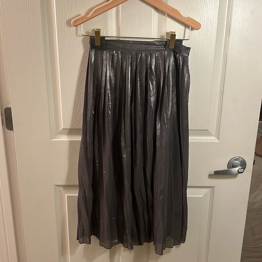 Metallic pleated skirt